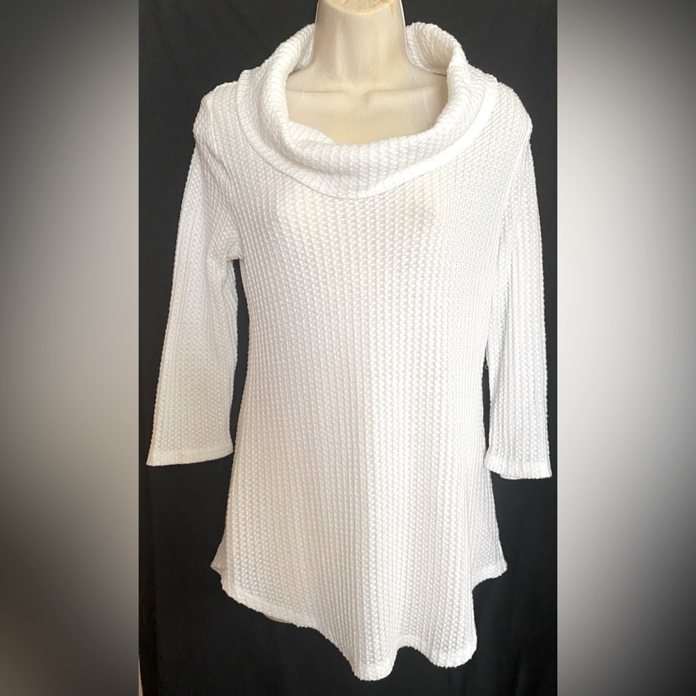 No Boundaries cream color 3/4 sleeve lightweight sweater w/cowl neck, Sz L